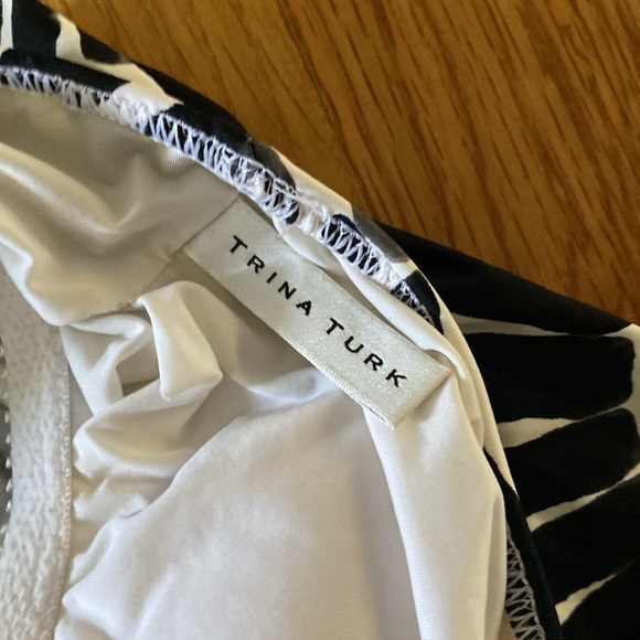 Trina Turk tankini top no tag, but size medium - Picture 2 of 2